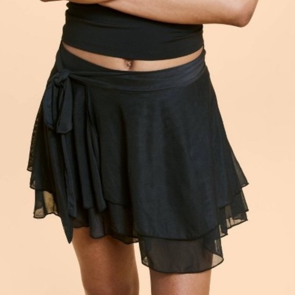 Blogilates Black Dance Studio Wrap Skirt Skort Size Large NEW - Picture 1 of 6